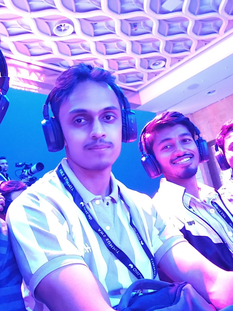MazeQube colleagues between sessions at the AWS Summit